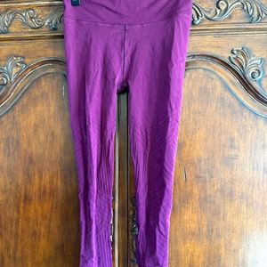 Lululemon, Align 25" Burgundy Lattice pattern legging, Size 8